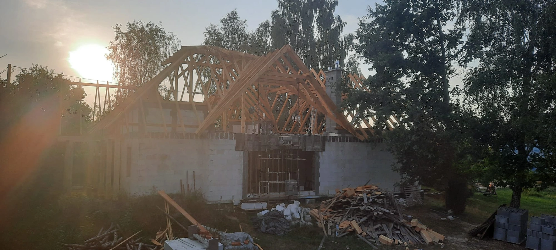 montaż wyłazu dachowego